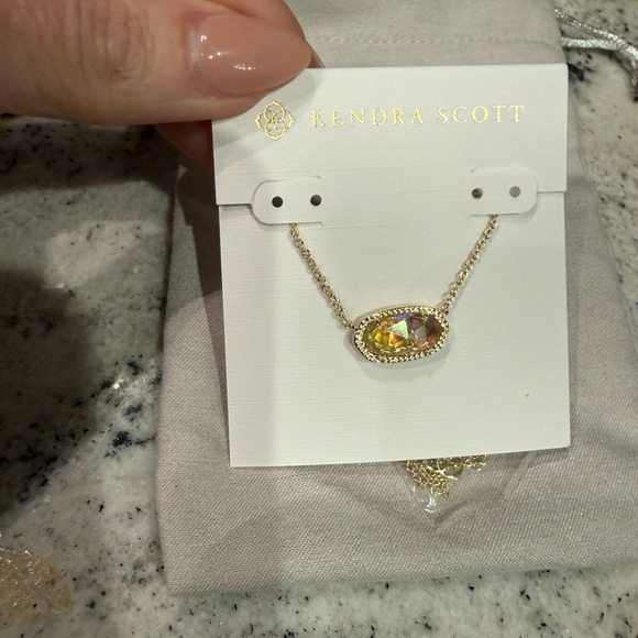 Kendra Scott Elisa Gold Statement Short Pendant Necklace in Dichroic Glass - Picture 3 of 5